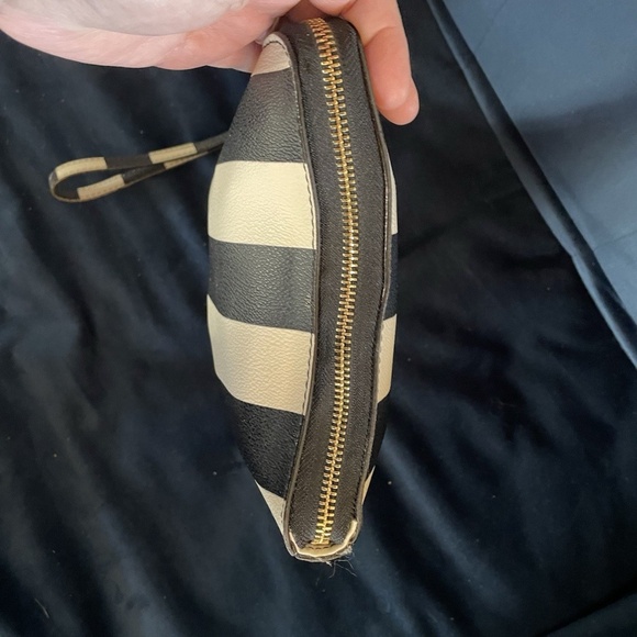 Kate Spade Just Charge It Wristlet Black /White Charging Pad/chargercord Include - Picture 9 of 9